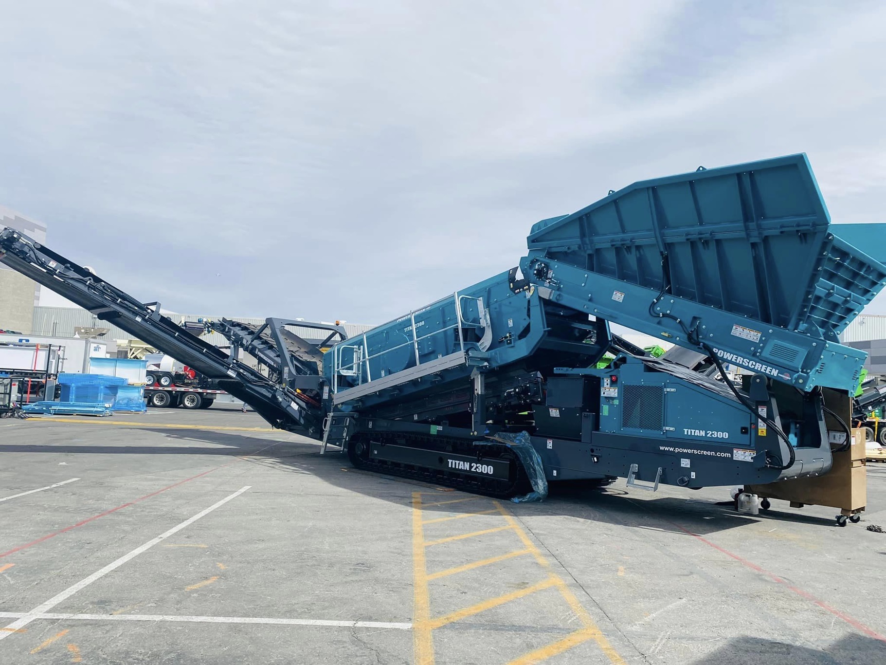 1400 Maxtrak powerscreen conex