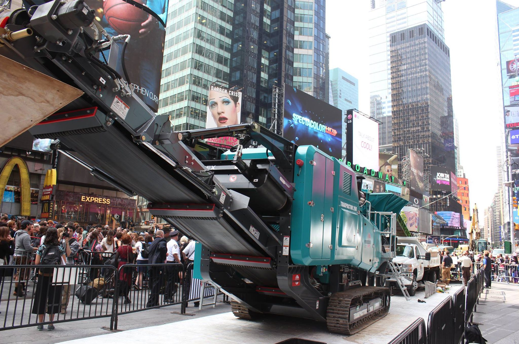 powerscreen-trakpactor-times-square