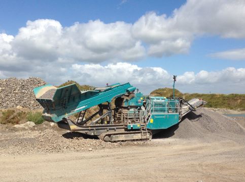 Powerscreen Maxtrak 1150 crushing limestone and shale